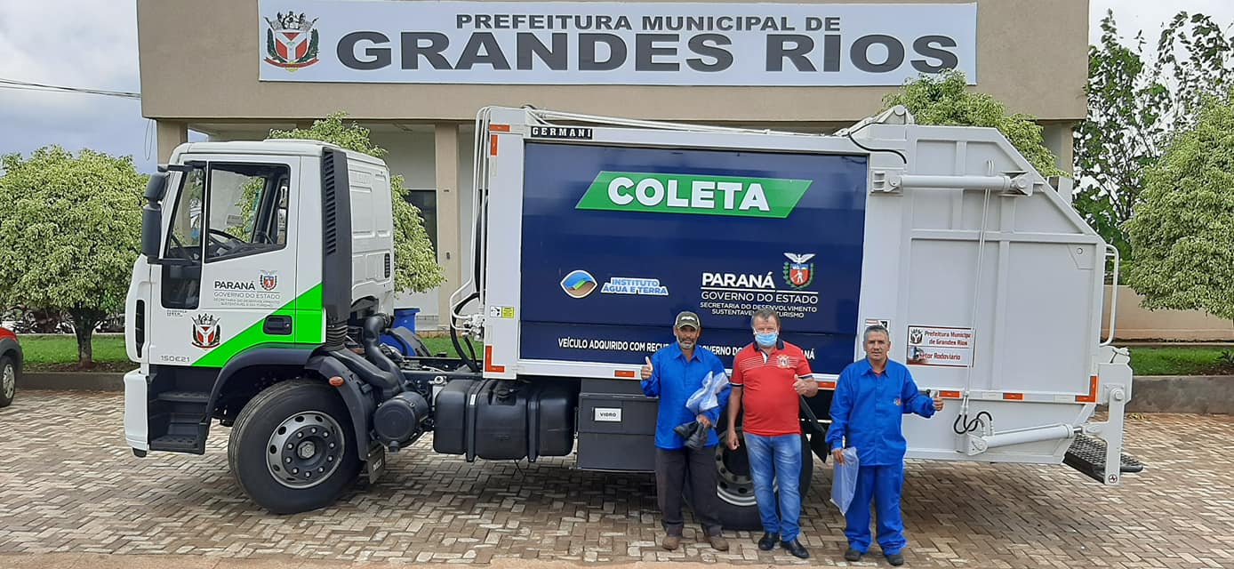 Prefeito Antonio Ribeiro da Silva no dia (05/03) realizou a entrega do caminhão compactador de lixo