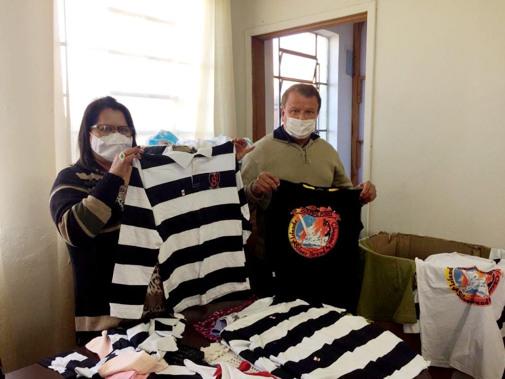 Secretaria de Assistência Social recebe roupas para a doação a famílias carentes de Grandes Rios